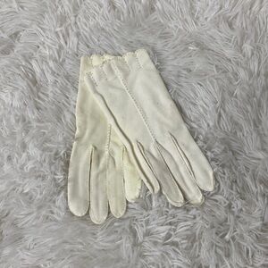 Cutest clear beaded off white scalloped 90’s dress up gloves